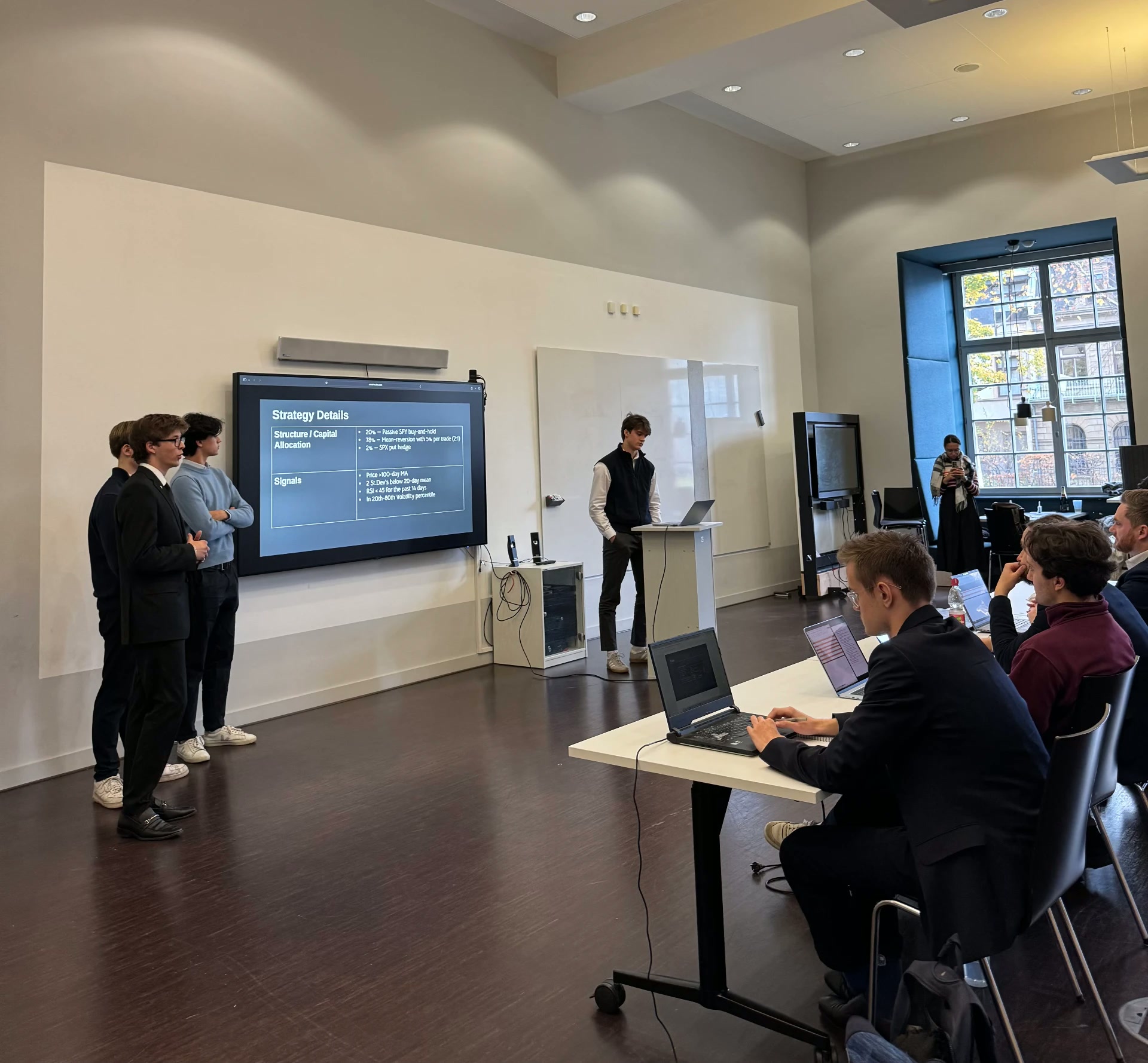 Hedge Fund Club members presenting their trading strategy to Prime Capital AG